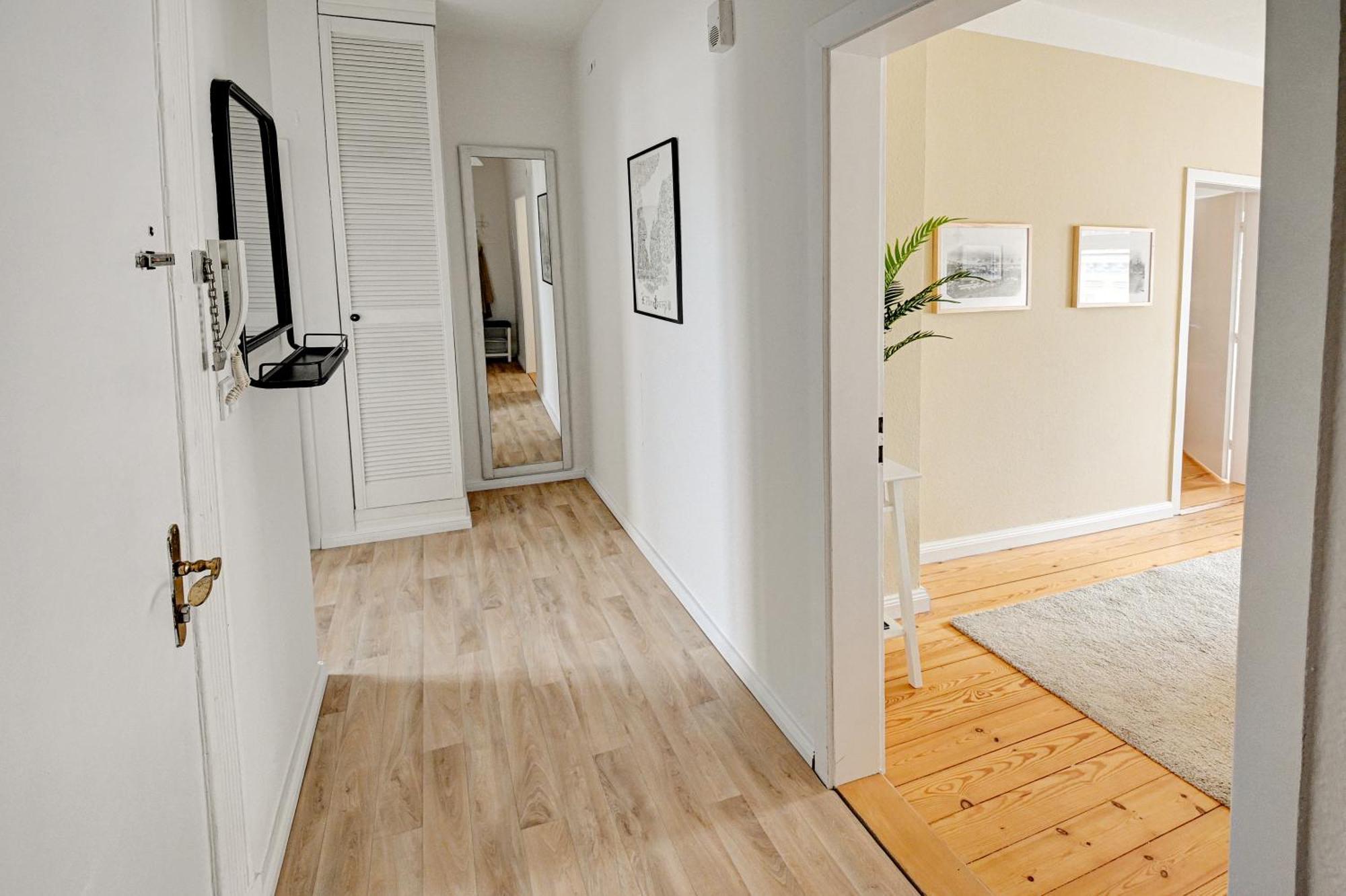 Mittendrin - Apartment Mit 2 Balkonen Sehr Zentral Фленсбург Екстер'єр фото
